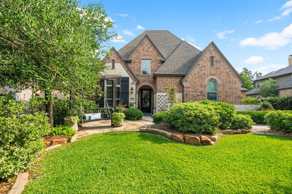 Enjoy peaceful moments sitting on your garden swing amongst the lush landscaping of this exceptional home in Clairhill Place. Don't miss your opportunity to enjoy casual elegance at its best! Schedule your appt. today!
