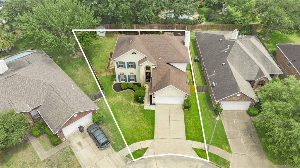 Aerial view of 1811 Senca Springs Ct. Nicely nested in a private cul-de-sac street.