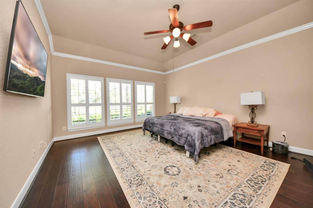 Plenty of room for King size furniture.
