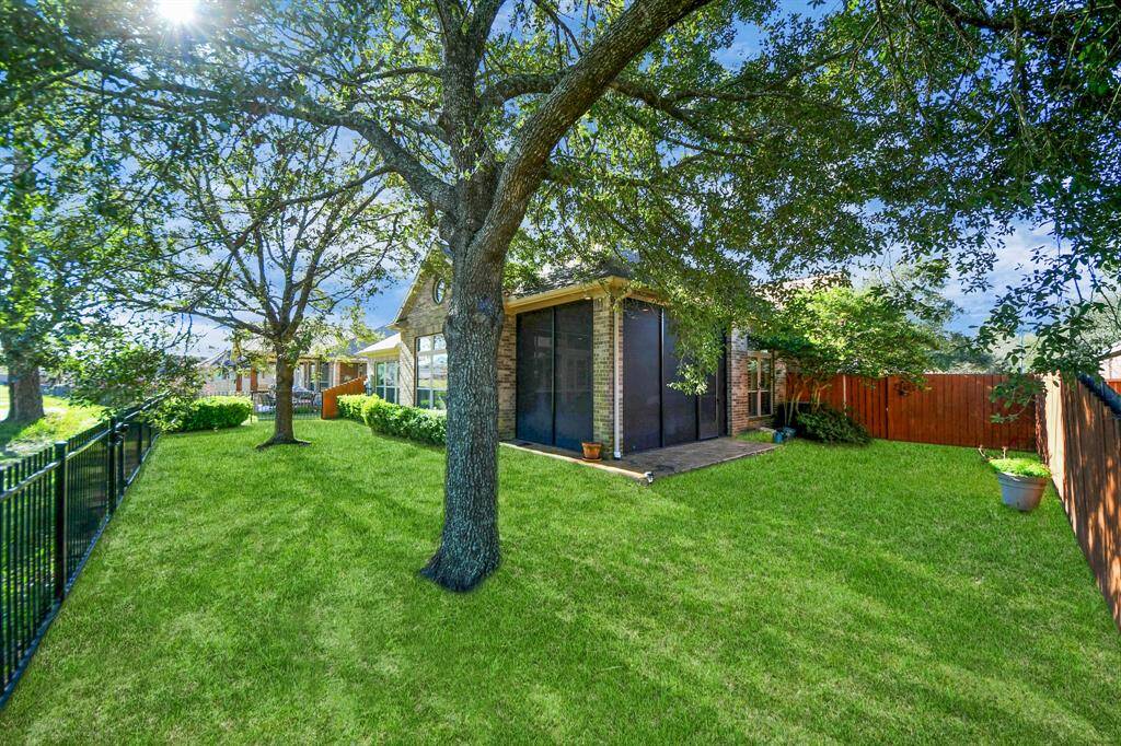 Plenty of yard to entertain family and friends.