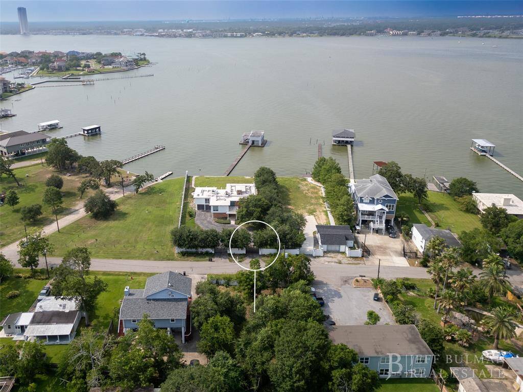 Located close to Clear Lake