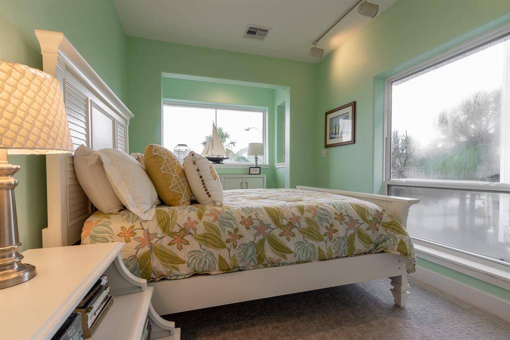 Guest bedroom - main floor
