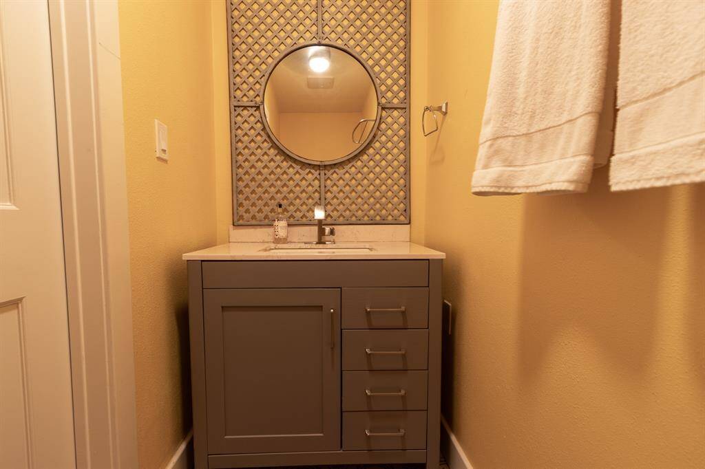 Extra 1/2 bath