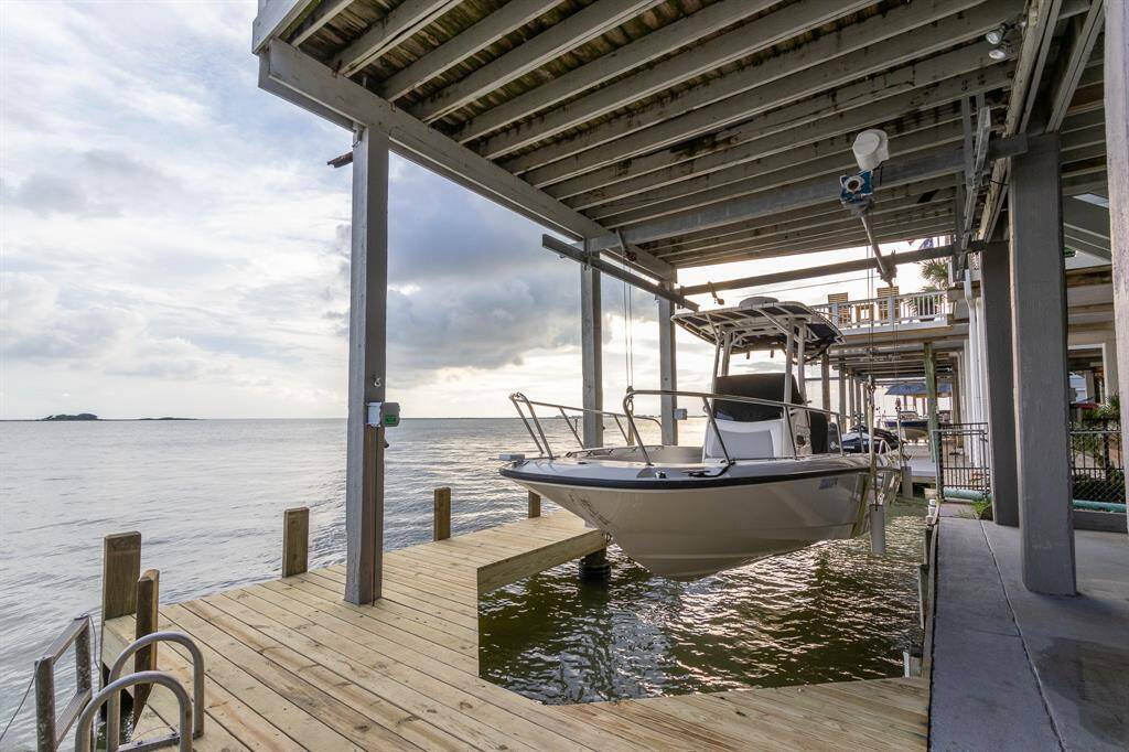 Covered boat dock