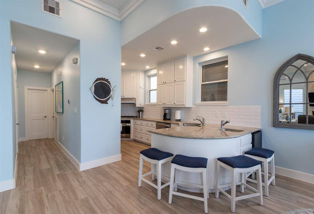 Light & bright kitchen