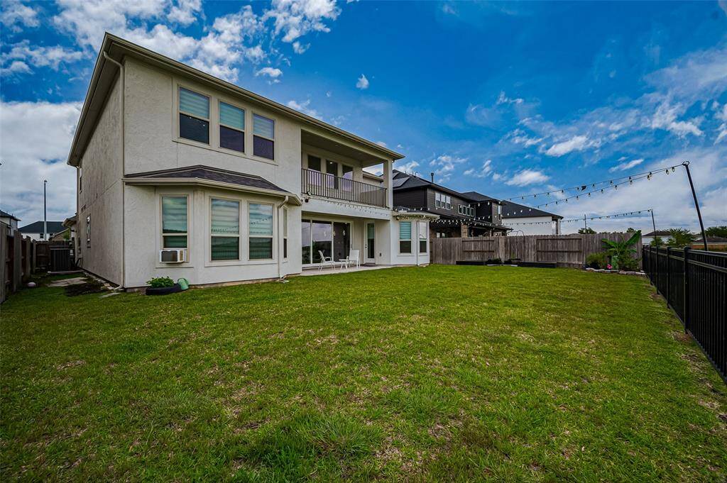 Step outside into an expansive, fully fenced yard filled with lush green grass—perfect for outdoor gatherings, relaxation, or recreation in a serene lakeside setting.