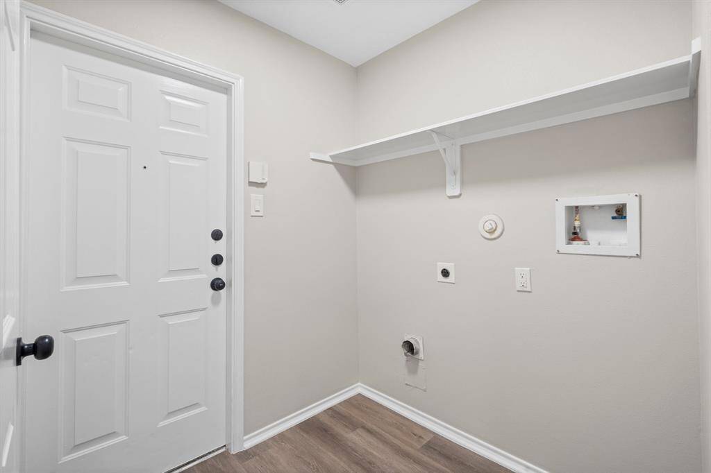 Not Shown: Washer & Dryer Included
