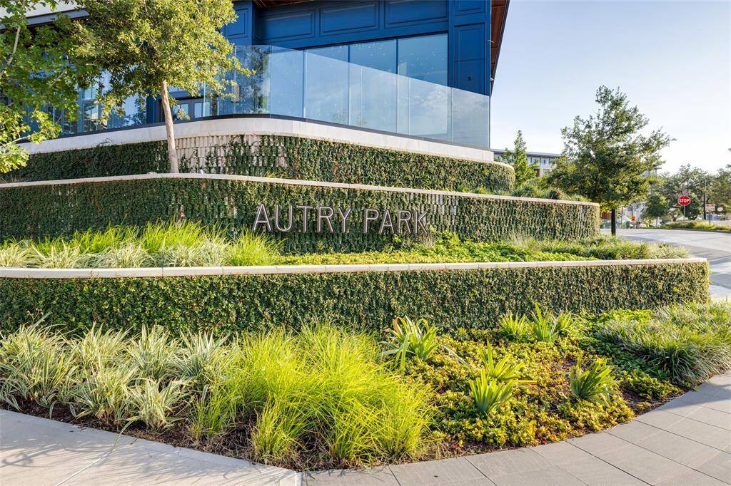 REGENT SQUAR AND AUTRY PARK - Autry Park brings to Houston a one-of-a-kind neighborhood, where warm Texas hospitality and the lush flora of Buffalo Bayou compliment an urban village layered with exciting dining and shopping discoveries, a charming central park, and authentic expressions of Houston’s singular culture.