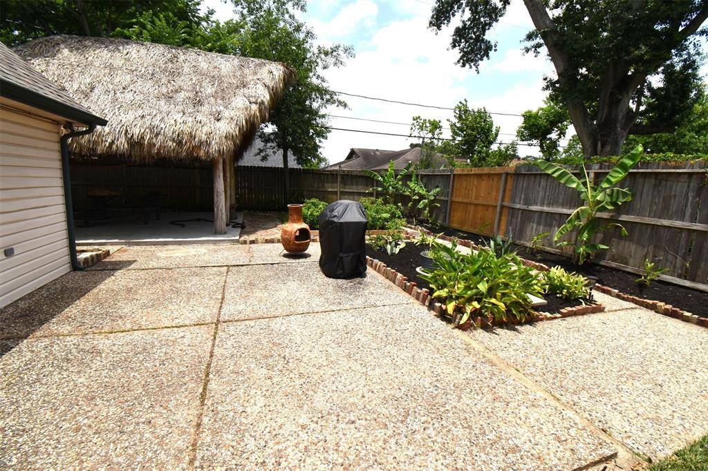 enter to backyard