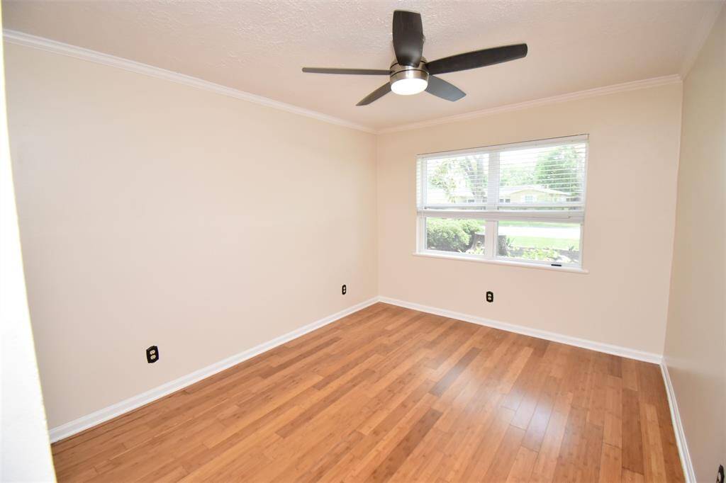 downstair bedroom