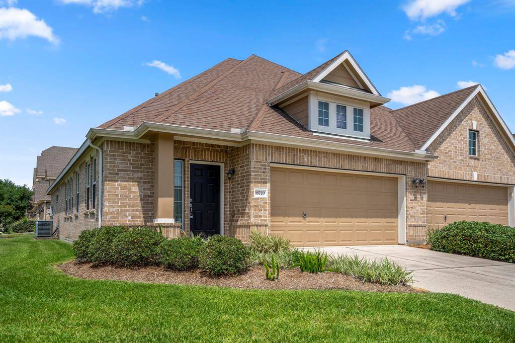 Beautiful Townhouse in GREAT location of Gleannloch Farms Retreat section, this easy to maintain 2 bedroom, 2 bathroom 1 story home is accessed via secure gate to the community.
