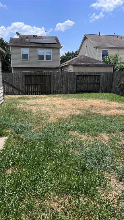 Spacious backyard