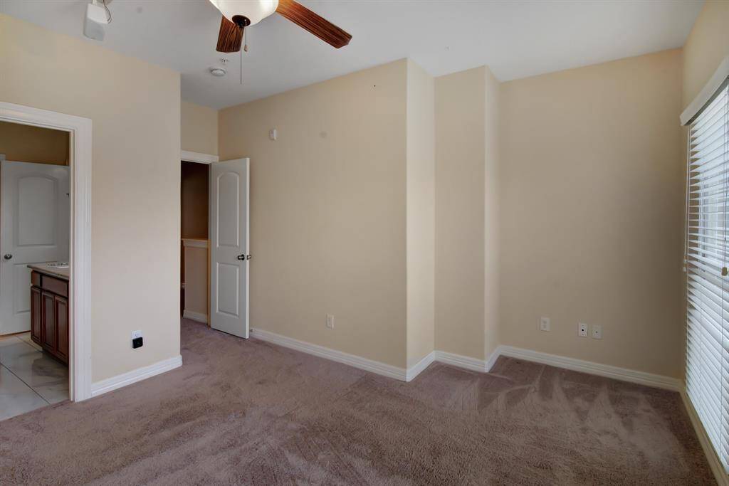 There's even a nook that makes a great spot for an extra desk, dresser, or even a shelf loaded with books, records, or whatever it is that you collect.