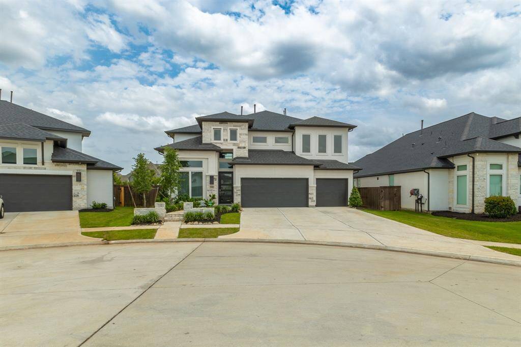 Families will enjoy the resort-style pool with its 500-gallon spill bucket and the fun-filled jungle gym at Paperback Park. From fitness to fun, Cane Quarter brings it all together—just steps from your new home in Cane Island. This home is also within walking distance of Robertson Elementary.