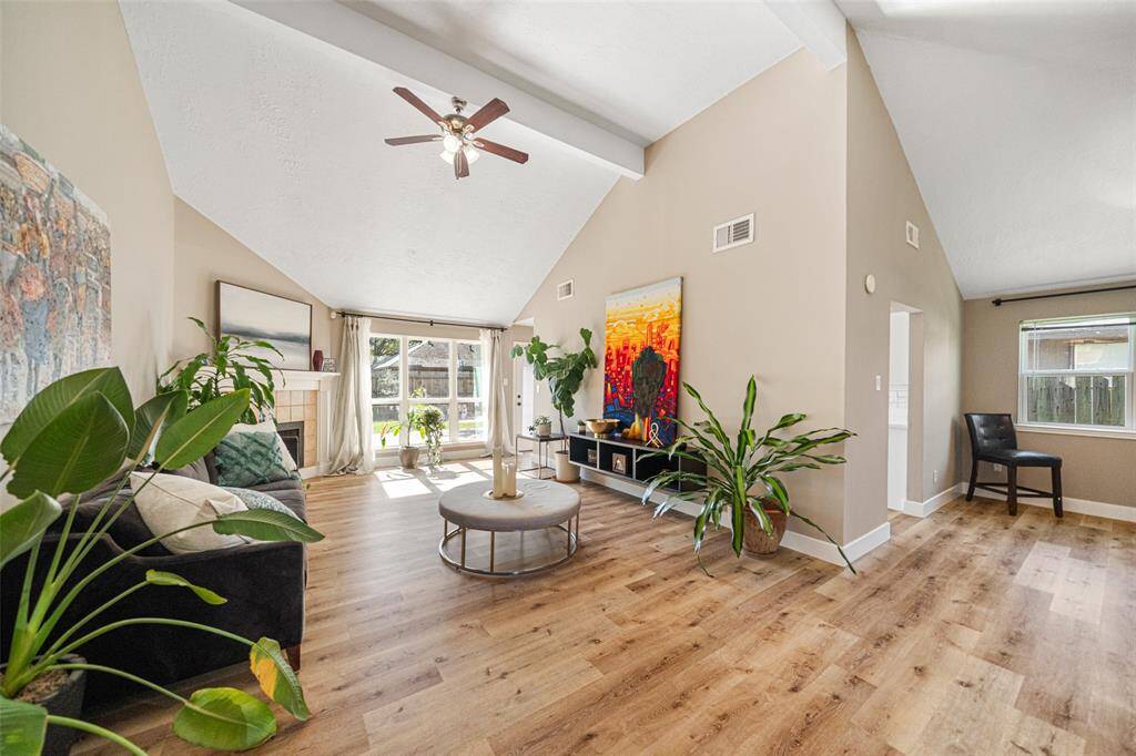 The primary living space spans 1,661 sqft, providing ample room for relaxing, entertaining, and making memories.
