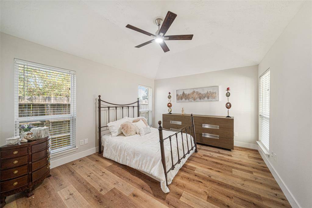 Spacious 4 bedrooms offering comfort and flexibility for the whole family.