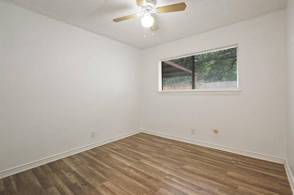 Secondary room. 2 of 4