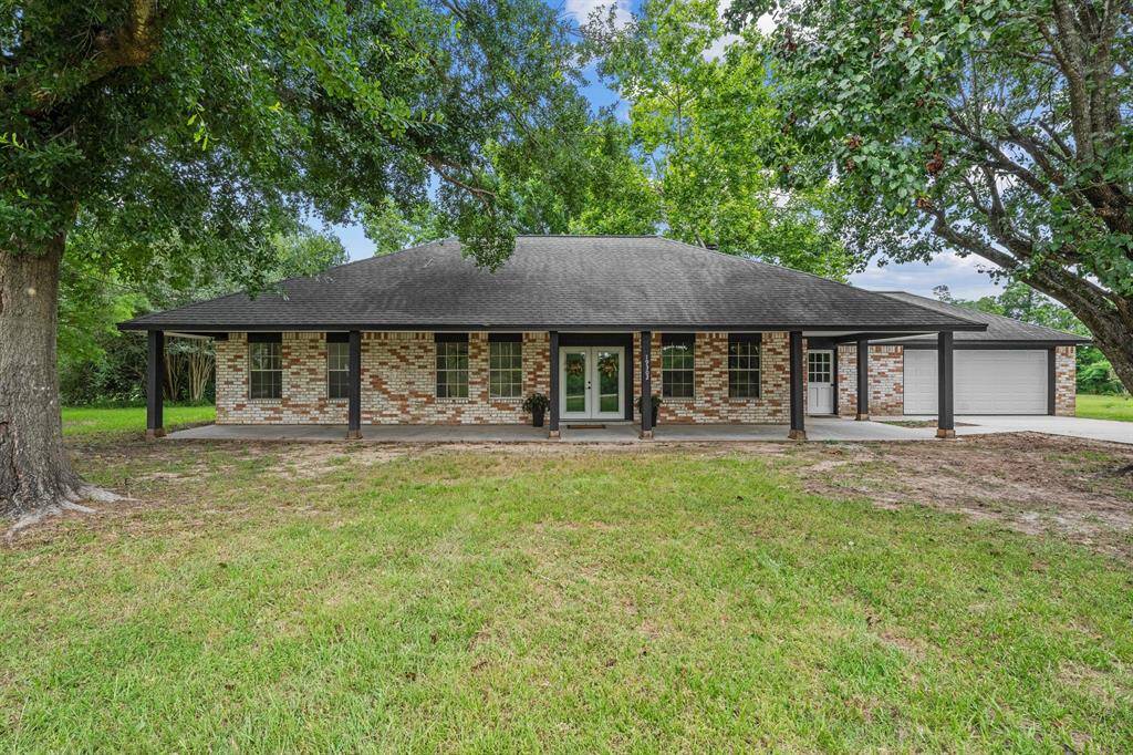 This spacious single-story home features 4 bedrooms and 2 bathrooms, with convenient access to the new Tomball schools- just about a mile away.