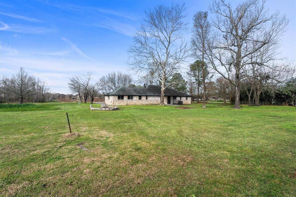 With no restrictions, the spacious backyard opens up endless possibilities- bring your boat, build a workshop, or create the outdoor oasis of your dreams. The back of home offers a clear view of the generous yard, perfect for customizing to fit your lifestyle.