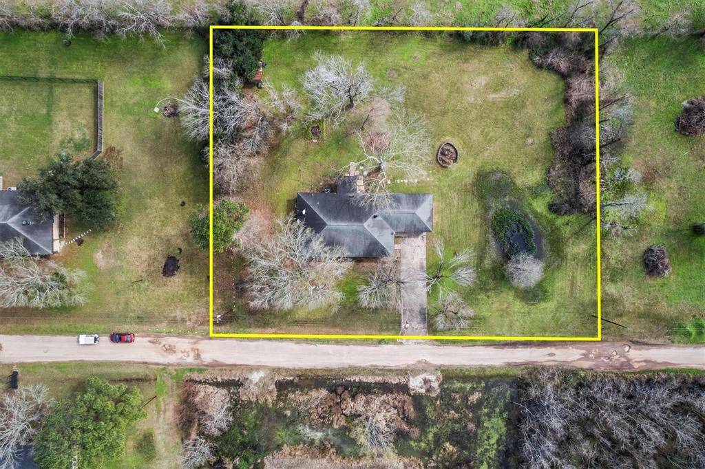 Overlooking the spacious grounds outlined in yellow.