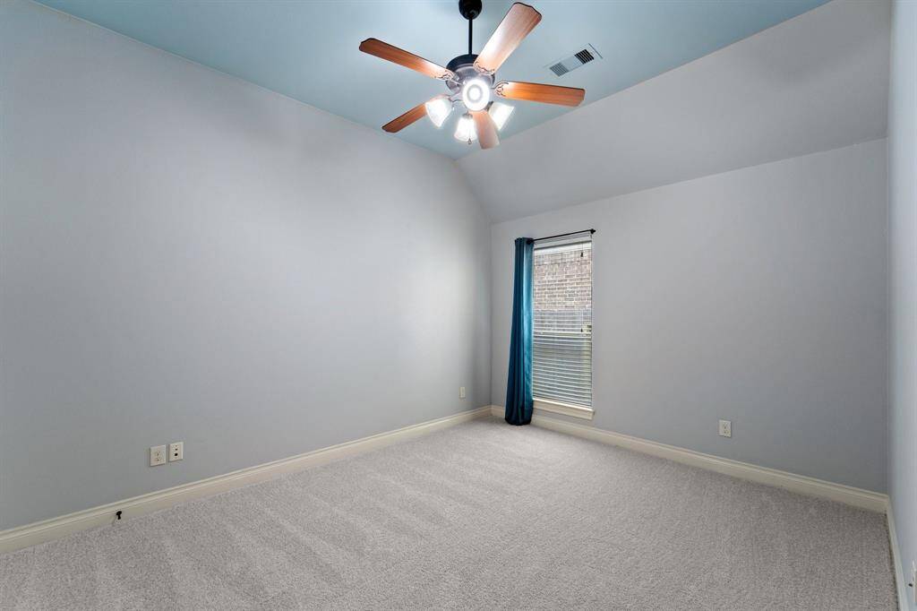 Two cozy carpeted bedrooms, each with ceiling fans and classic baseboards for added charm.These two bedrooms share access to a well-appointed full hallway bath.