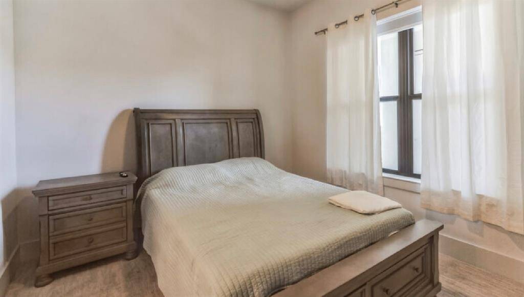 Bedroom 3 w/ Queen bed and Ensuite Bathroom