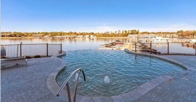 Pool and Hottub with Infinity Edge towards Lake Conroe.