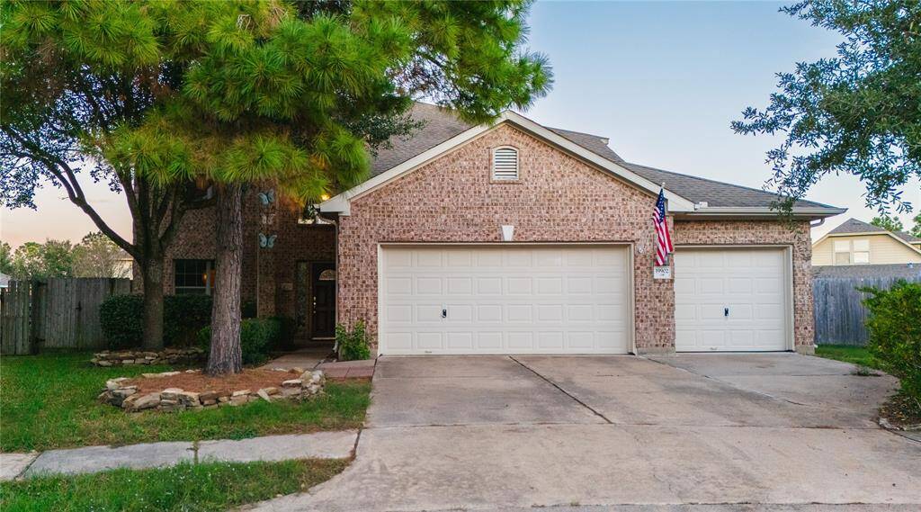2 story home in the privacy of a Cul-de-Sac with a 3 car garage inside a guard gated community. Lot size is over 10,000 sq ft with over 2,500 sq ft of livable space