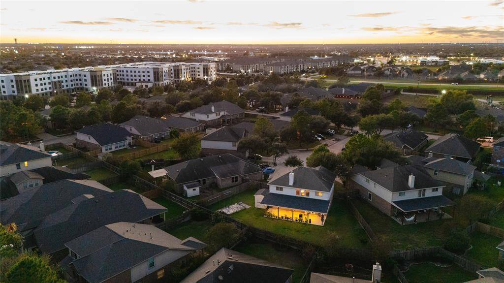 Drone view of the oversized cul-de-sac lot