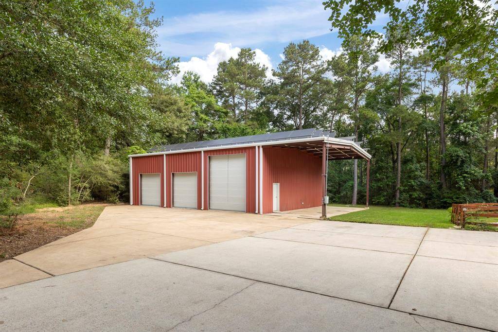 Complete with a 50'x40' Workshop.  Fourteen and 10' doors. 15' over hang