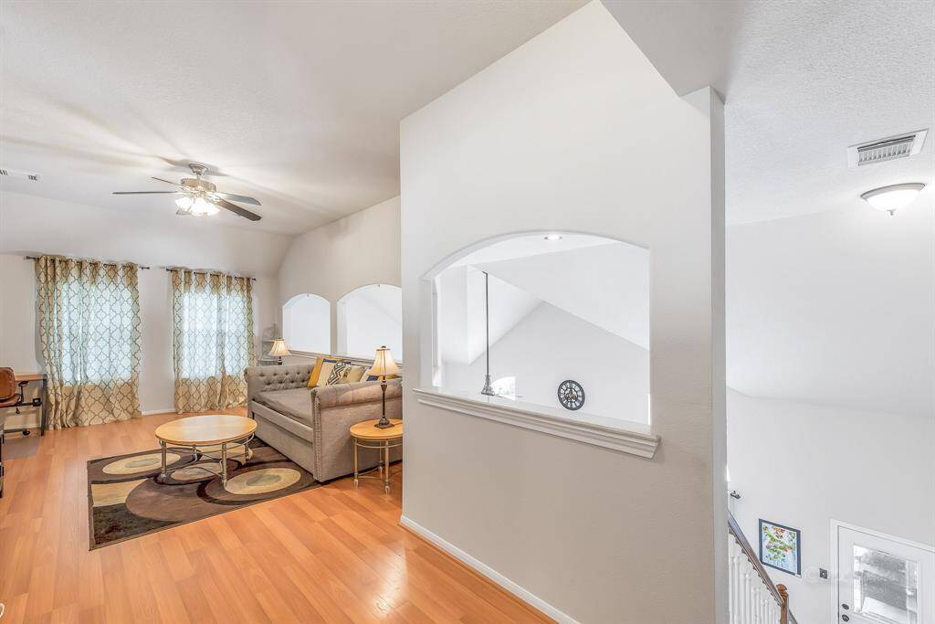 The upstairs gameroom is a large-scale space for relaxing and entertaining.