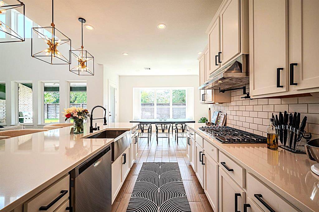 This kitchen is cooking with gas, and even has a pot-filler