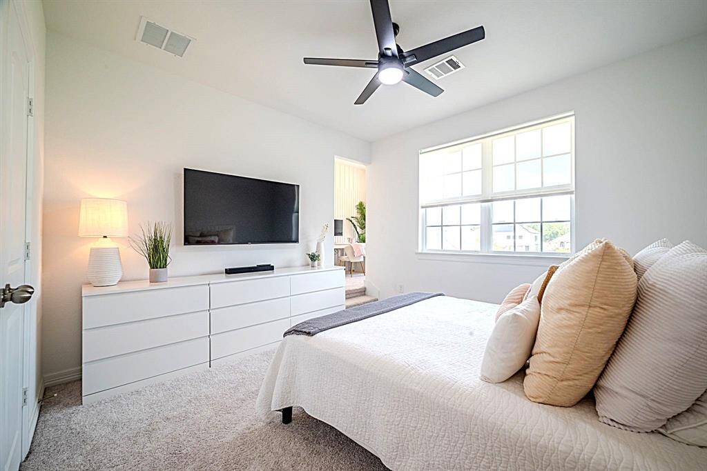 Bedroom #3 features bonus niche area