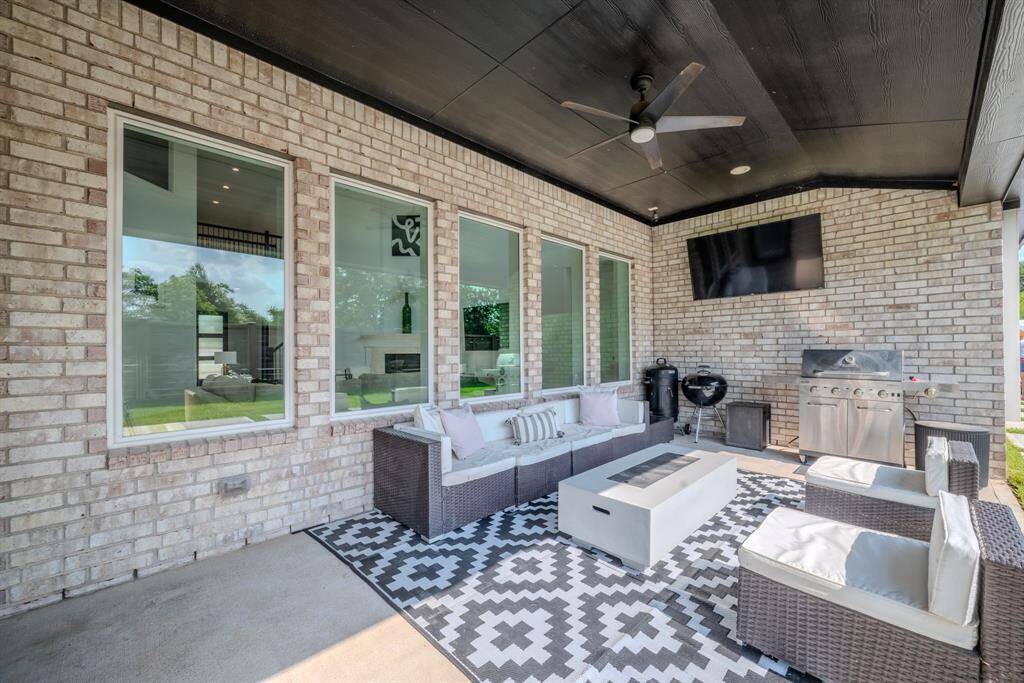 Covered patio including gas connection