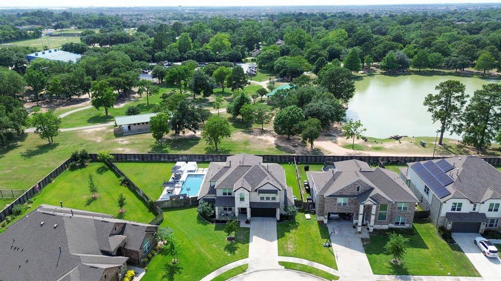 Back to amazing park with indoor pool, fitness center, mini-golf and a lake for fishing