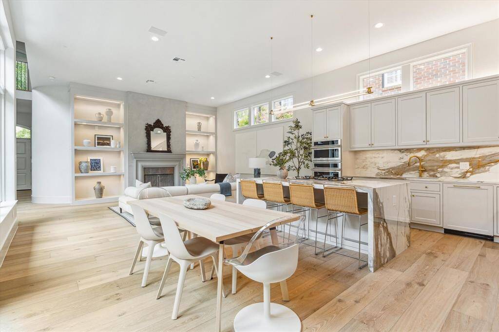 The central dining space is a minimalist dream—bathed in sunlight and surrounded by clean architectural lines.