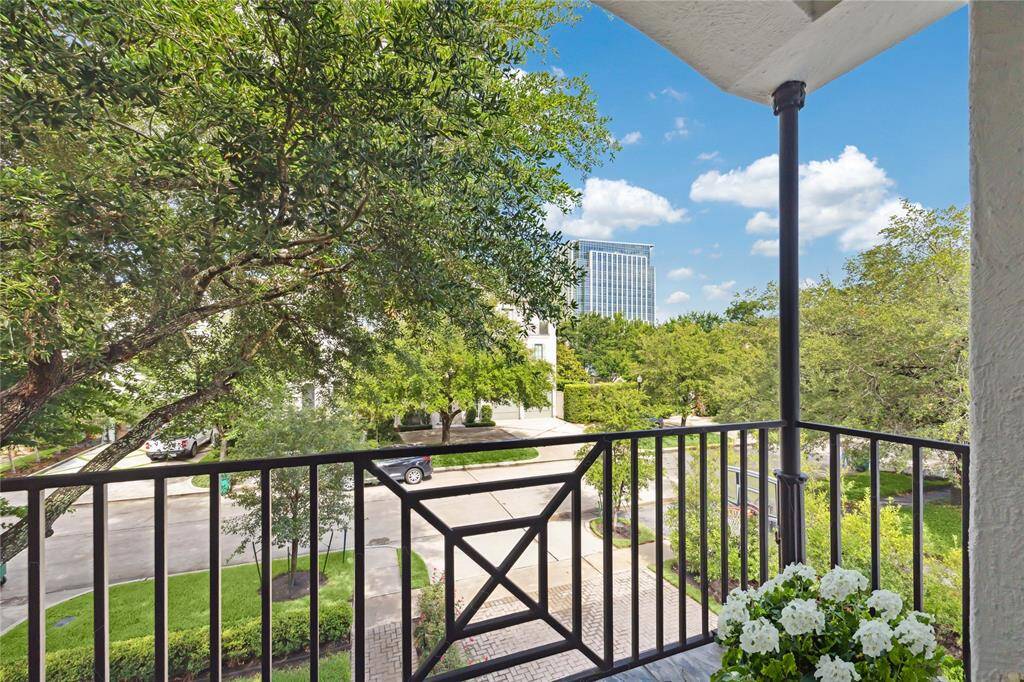 This covered balcony sits between the 2 front secondary bedrooms.