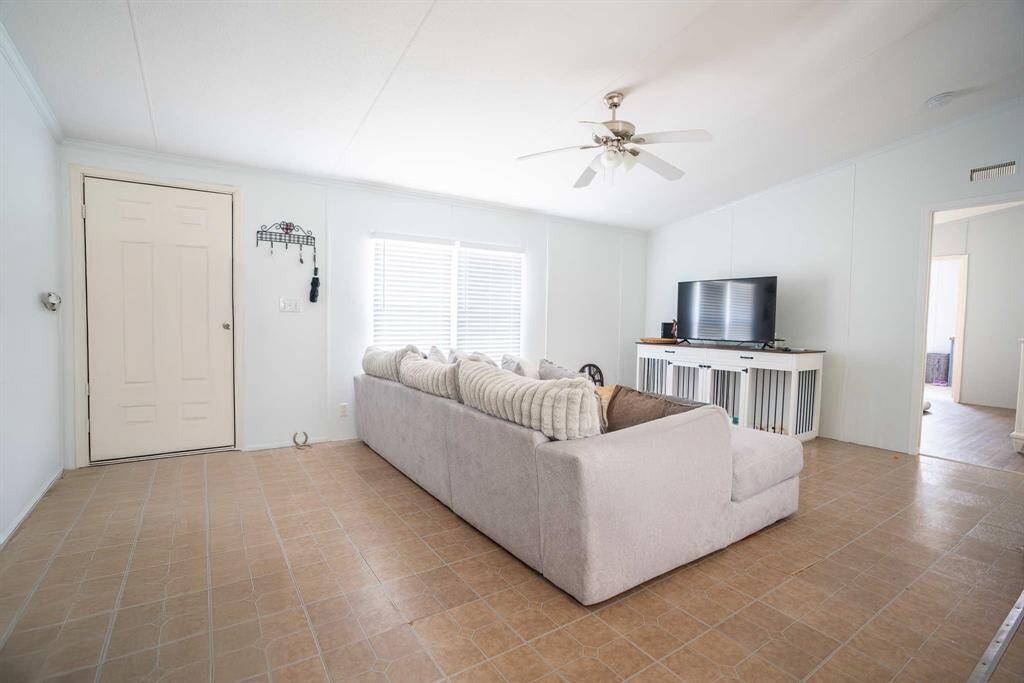 Entry / living room