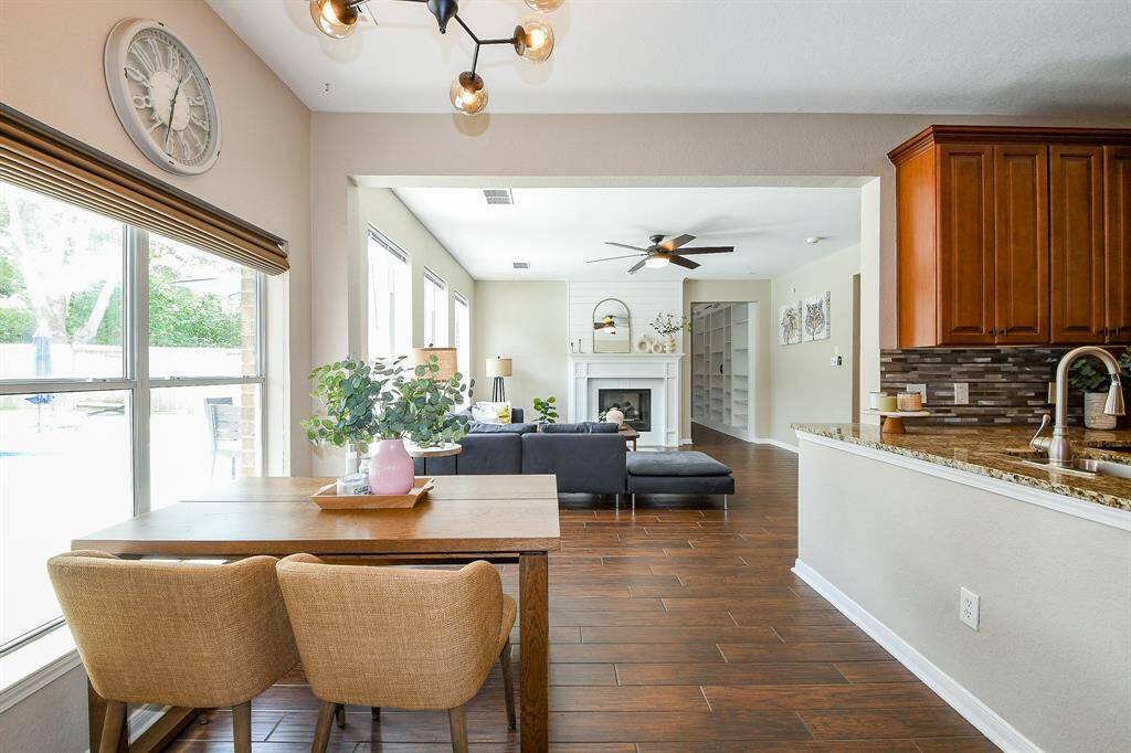Enjoy your morning coffee or casual meals in the cozy breakfast nook and bar area, both offering clear, open views of the family room and backyard