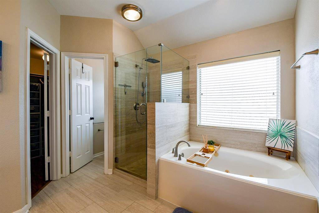 The Walk-In Closet has Ample Soo fnor clothing, shoes, and accessories, this well-appointed space offers the perfect blend of functionality and style.