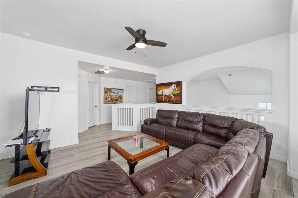 It has plenty of room for entertaining purposes.