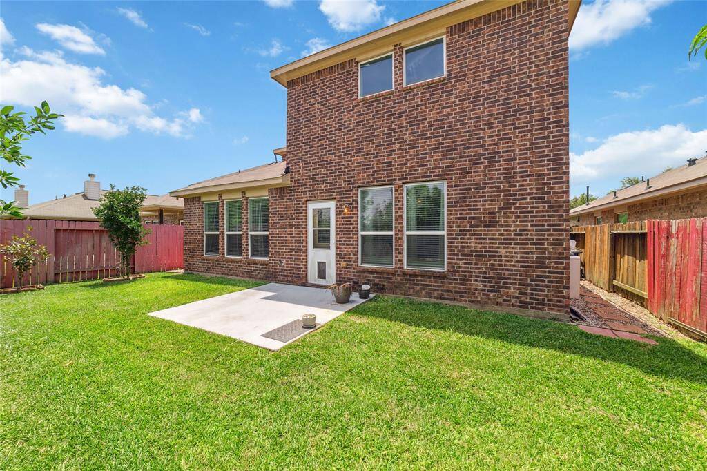 The house was built with all-side brick, keep it cool in the summer and warm during winter time.