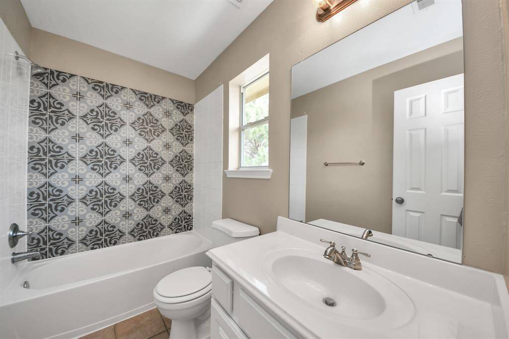 See this beautiful secondary bathroom upstairs. Thoughtful details and refined finishes enhance the space, creating a sophisticated yet inviting atmosphere.