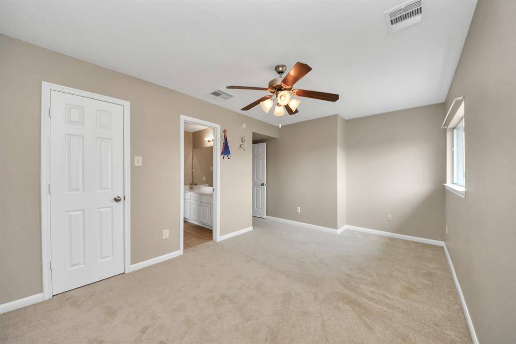 Jack & Jill room, sharing a double sink bathroom, and with light coming through the window.