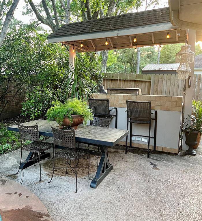 Outdoor bar area