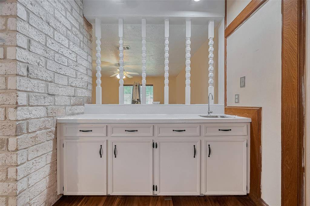Charming built-in bar area with open spindle divider—perfect for your morning coffee ritual or evening refreshments.