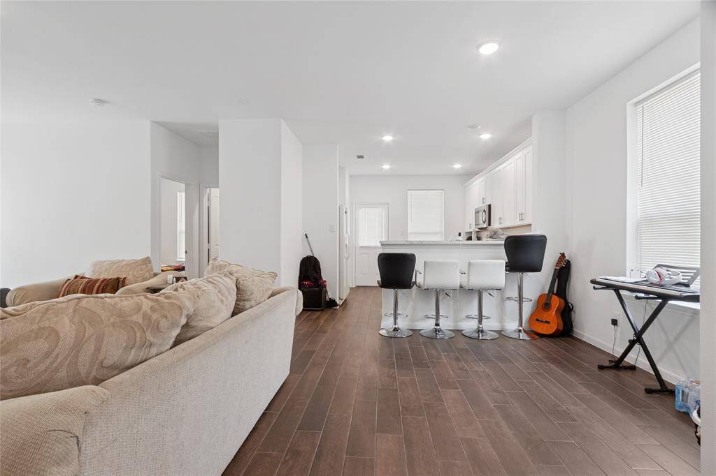 RARE EXTENDED FULL LENGH PATIO IN THIS NEIGHBORHOOD!