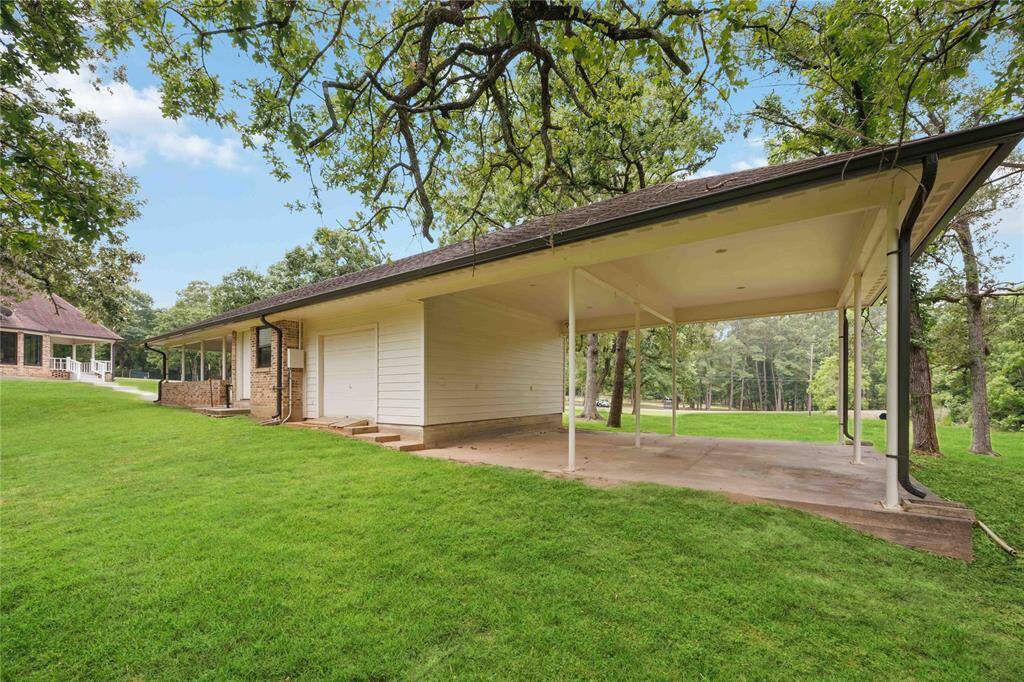 Another view of the workshop and carport. Welcome home!