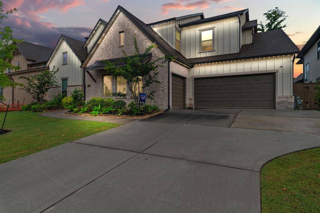 Evenings like this. Whether you're hosting or unwinding, the twilight views from this home feel like something out of a resort.