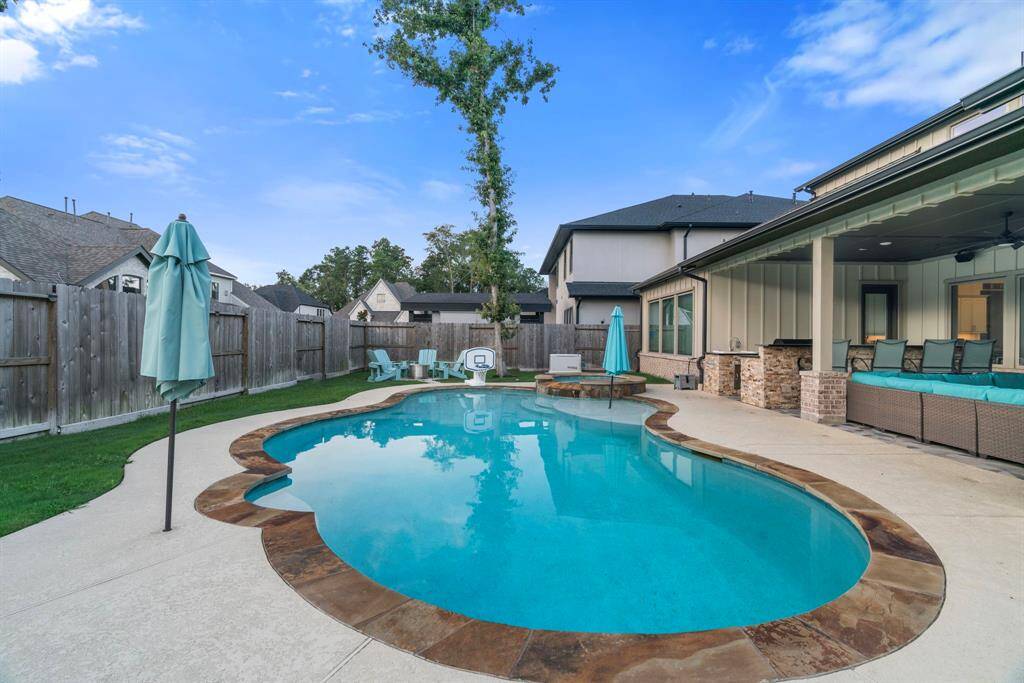 Relaxation done right. Take in your own private resort. A sparkling pool with hot tub, outdoor kitchen, and covered patio—perfect for Texas summers.